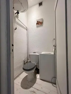 Salle de bains dans l'établissement Grand studio climatisé à 3min des plages de Juan les pins