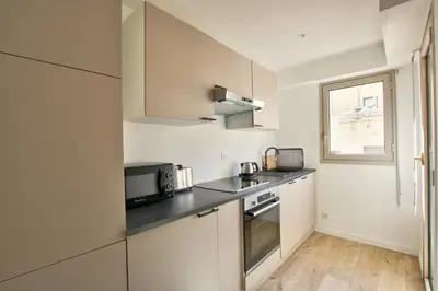 Cuisine ou kitchenette dans l'établissement MAR2 - Beau 2 pièces avec loggia fermée et aménagée en centre ville
