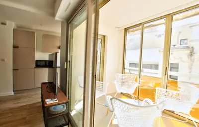 Cuisine ou kitchenette dans l'établissement MAR2 - Beau 2 pièces avec loggia fermée et aménagée en centre ville