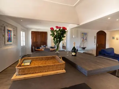 Coin salon dans l'établissement Charmant appartement spacieux pour 6P vue mer vieil Antibes
