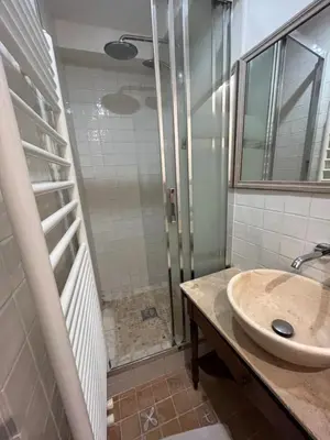 Salle de bains dans l'établissement La Calade 1 bedroom Studio - Biot Village