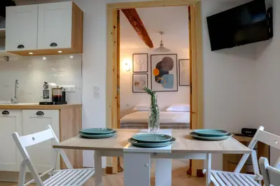Cuisine ou kitchenette dans l'établissement Luxurious & calm flat in heart of Old Antibes