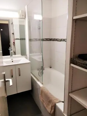 Salle de bains dans l'établissement Centre Juan Les Pins