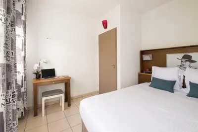 Un ou plusieurs lits dans un hébergement de l'établissement Comfort Aparthotel Antibes Le Maestria