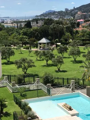 Piscine de l'établissement Grand 2 Pièces Climatisé dans Residence de Standing avec Vue Piscine au Bord de la Mer ou située à proximité
