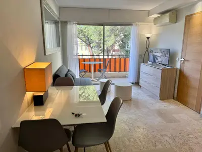 Cuisine ou kitchenette dans l'établissement Apartment 2 pièces Cannes Centre