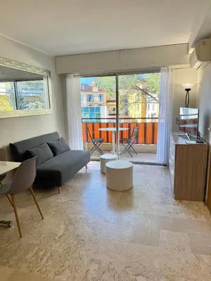 Cuisine ou kitchenette dans l'établissement Apartment 2 pièces Cannes Centre