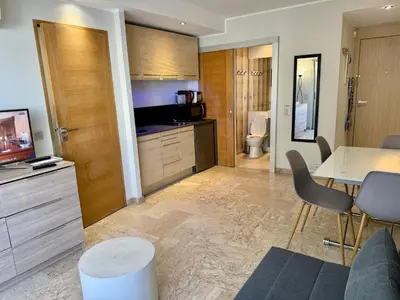 Télévision ou salle de divertissement dans l'établissement Apartment 2 pièces Cannes Centre