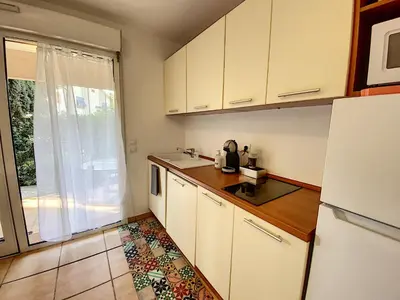 Cuisine ou kitchenette dans l'établissement Appartement 2 pièces au cœur du Cap d'Antibes