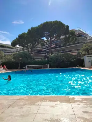 Piscine de l'établissement 10mm a pied des plages, appartement olympe climatisé ou située à proximité