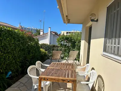 Balcon ou terrasse dans l'établissement Les Ondes - Terrasse RdC Villa Calme Parking Proche Plage
