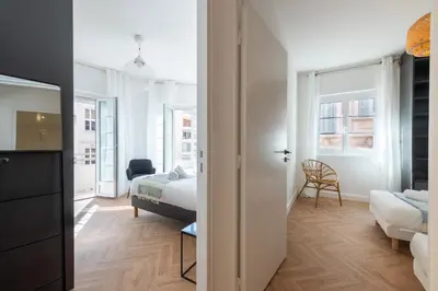 Un ou plusieurs lits dans un hébergement de l'établissement 3-Br apartment in the Golden Square