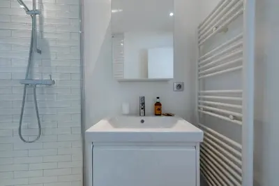 Salle de bains dans l'établissement 3-Br apartment in the Golden Square