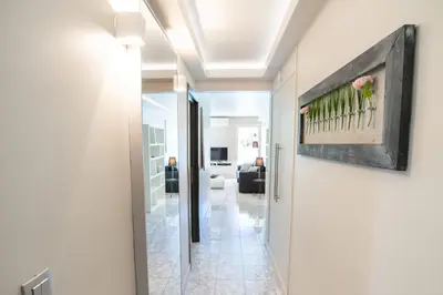 Télévision ou salle de divertissement dans l'établissement 2-Bedroom Apartment Pointe Croisette Peaceful Walk to the Beach