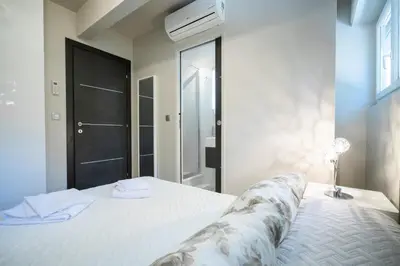 Un ou plusieurs lits dans un hébergement de l'établissement 2-Bedroom Apartment Pointe Croisette Peaceful Walk to the Beach