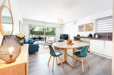 Cuisine ou kitchenette dans l'établissement Salvy 2 bedrooms near the beach 300 meters