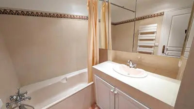 Salle de bains dans l'établissement Ref ILES - Palmes d'Or Properties