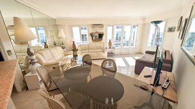 Coin salon dans l'établissement Ref ILES - Palmes d'Or Properties