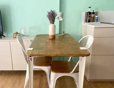 Cuisine ou kitchenette dans l'établissement Les Beaux Jours - Calm & Sunny balcony
