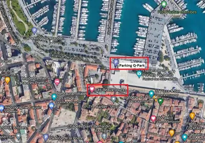 Vue générale sur Antibes ou vue de la ville depuis l'appartement