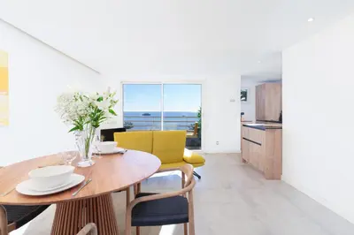 Cuisine ou kitchenette dans l'établissement L'Aiglon SCLS - Clim, Wifi, Parking, Vue mer