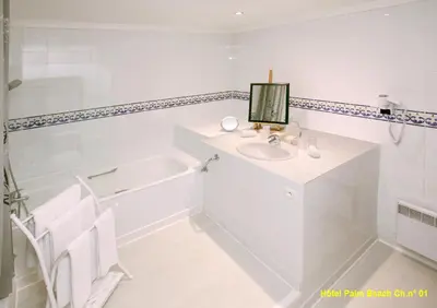 Salle de bains dans l'établissement HOTEL PALM BEACH