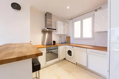 Cuisine ou kitchenette dans l'établissement Robert Soleau bright design flat center of Antibes
