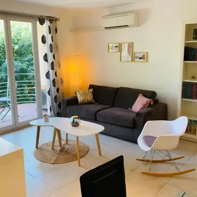 Robert Soleau bright design flat center of Antibes
