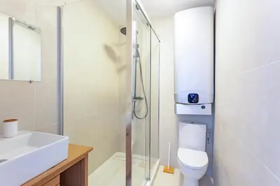 Salle de bains dans l'établissement Bel appartement (2p) en plein Centre d’Antibes