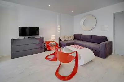 Télévision ou salle de divertissement dans l'établissement Lumineux Studio TERRASSE, Rouaze-MARTINEZ CARLTON A0B132