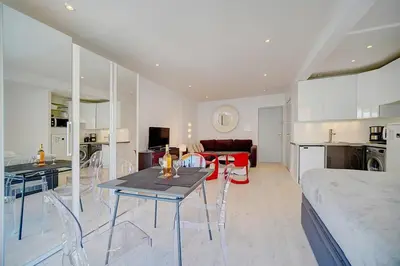 Cuisine ou kitchenette dans l'établissement Lumineux Studio TERRASSE, Rouaze-MARTINEZ CARLTON A0B132