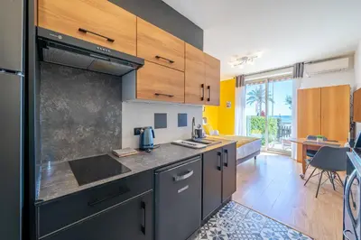 Cuisine ou kitchenette dans l'établissement Studio de la plage - Mer, Terrasse et garage