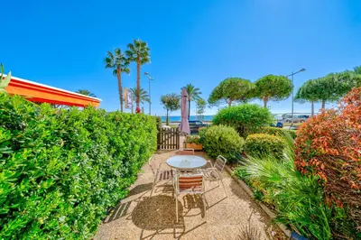 Jardin de l'établissement Studio de la plage - Mer, Terrasse et garage