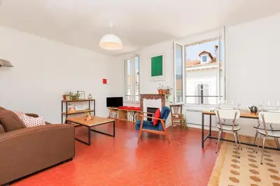 Télévision ou salle de divertissement dans l'établissement IMMOGROOM - Bright flat - near shops - CONGRESSBEACHES