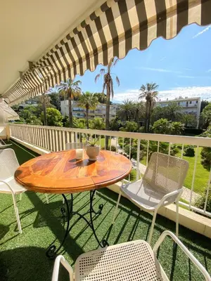 Balcon ou terrasse dans l'établissement Superb Apartment In Cannes With Magnificent View !