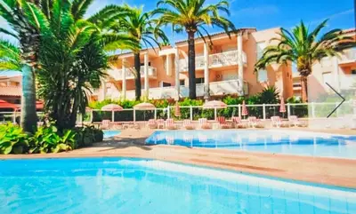 Piscine de l'établissement Résidence de Vacances avec Piscine & Transat, à 2 minutes des plages - Bât n2 ou située à proximité