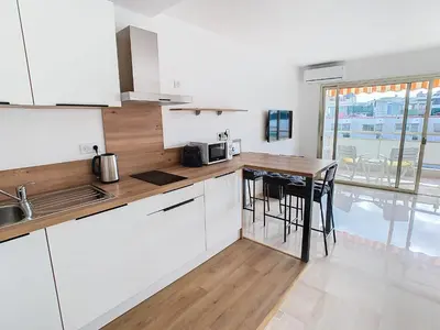 Cuisine ou kitchenette dans l'établissement Studio luxueux et spacieux avec terrasse