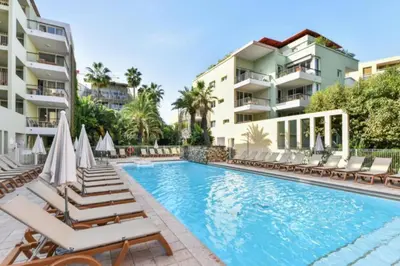 Piscine de l'établissement Appartement Port Prestige - terrasse - piscine - parking ou située à proximité
