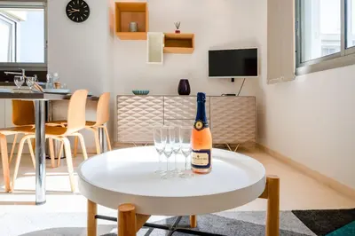 Télévision ou salle de divertissement dans l'établissement 2-Bedroom apartment in Grand Hotel
