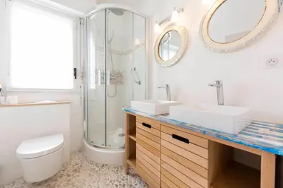 Salle de bains dans l'établissement Paradise Cannes Center with Pool and Park VILLA LE LYS