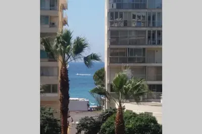 Vue générale sur la mer ou vue sur la mer prise depuis l'appartement