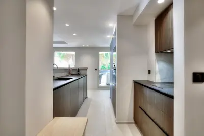Cuisine ou kitchenette dans l'établissement Luxury flat with balcony - city center Cannes