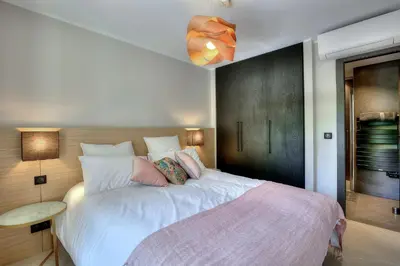 Un ou plusieurs lits dans un hébergement de l'établissement Luxury flat with balcony - city center Cannes