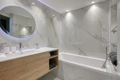 Salle de bains dans l'établissement Luxury flat with balcony - city center Cannes