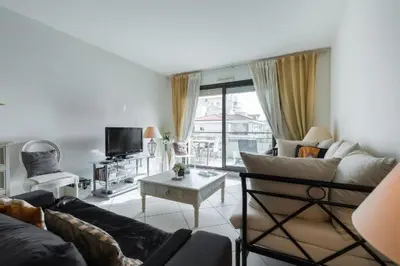 Coin salon dans l'établissement Cannes centre 2mins from beach stunning 3-Bed Apt