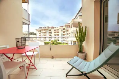 Balcon ou terrasse dans l'établissement Les Palmiers