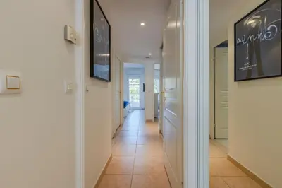 Télévision ou salle de divertissement dans l'établissement 3-Room Apartment in Prestigious Residence