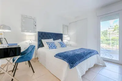 Un ou plusieurs lits dans un hébergement de l'établissement 3-Room Apartment in Prestigious Residence