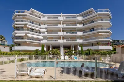 Piscine de l'établissement 3-Room Apartment in Prestigious Residence ou située à proximité
