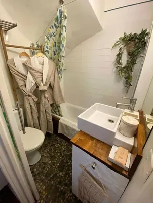 Salle de bains dans l'établissement Studio au cœur du Vieil Antibes